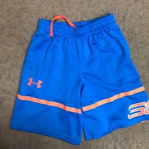 Hardly worn under armor shorts